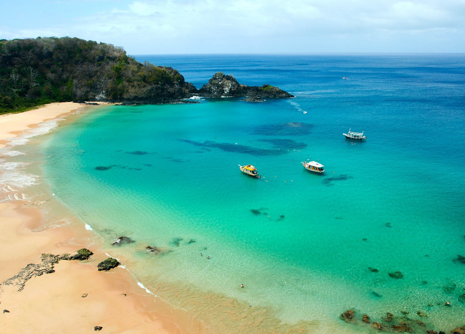 Самый красивый пляж. Пляжи Фернандо-де-Норонья. Пляж Baia do Sancho (Бразилия). 7. Залив Санчо, Фернандо-де-Норонья, Бразилия. Фернандо де Норонья пляжный курорт.